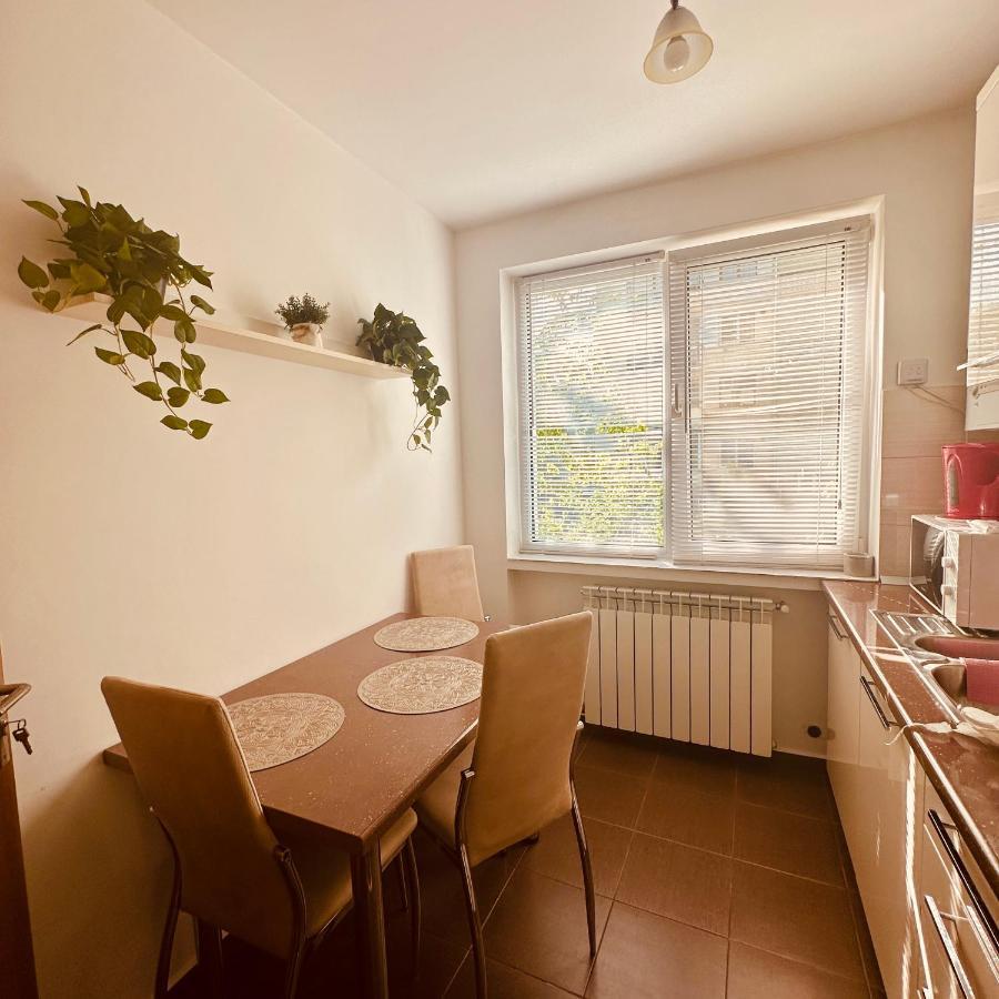 Apartment Sweet *